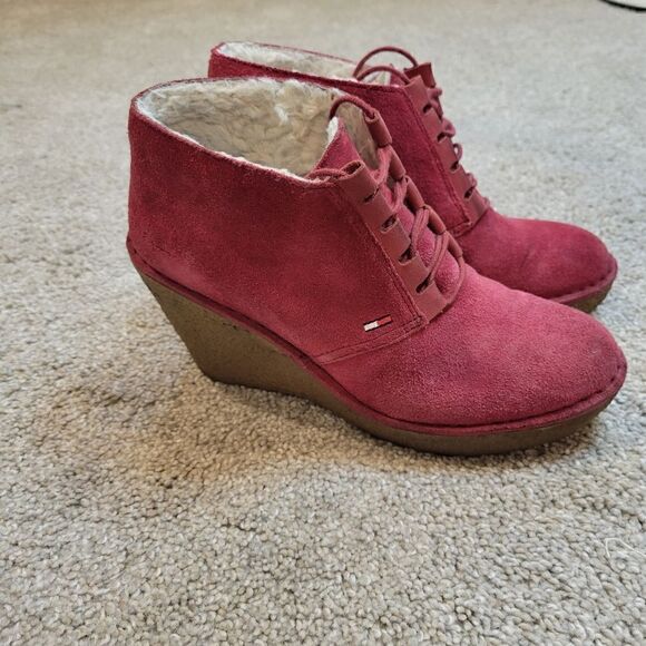 Tommy Hilfiger Women's Red Suede Wedge Boots Size 7.5 - Picture 3 of 9